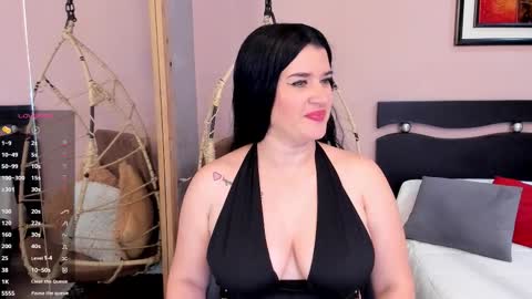 Snapshot of renataruiz_rr chatting on 10/10/25, 12:04 online show from 10/10/25, 12:04