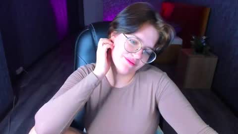 Snapshot of renee_turner chatting on 12/05/24, 02:11 renee_turner online show from 12/05/24, 02:11