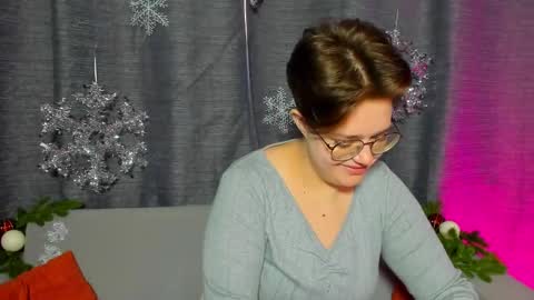 Snapshot of renee_turner chatting on 12/15/24, 07:02 renee_turner online show from 12/15/24, 07:02