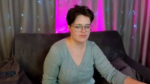 Snapshot of renee_turner chatting on 12/28/24, 07:33 renee_turner online show from 12/28/24, 07:33