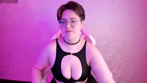 Snapshot of renee_turner chatting on 01/15/25, 03:29 renee_turner online show from 01/15/25, 03:29