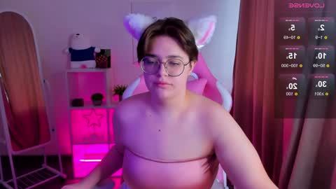 Snapshot of renee_turner chatting on 02/01/25, 08:18 renee_turner online show from 02/01/25, 08:18