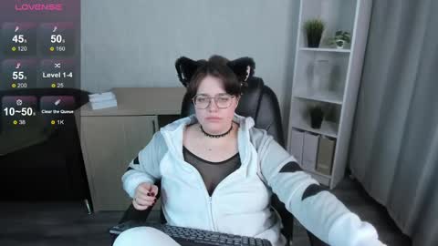 Snapshot of renee_turner chatting on 02/22/25, 02:30 renee_turner online show from 02/22/25, 02:30