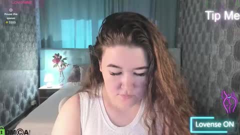 Snapshot of renee_turner chatting on 09/26/25, 07:34 renee_turner online show from 09/26/25, 07:34
