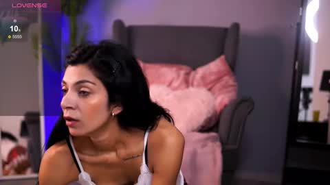 Rena online show from 10/28/25, 05:00