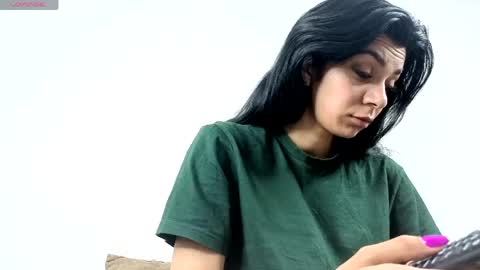 Snapshot of reneevoss chatting on 06/01/26, 03:08 Rena online show from 06/01/26, 03:08