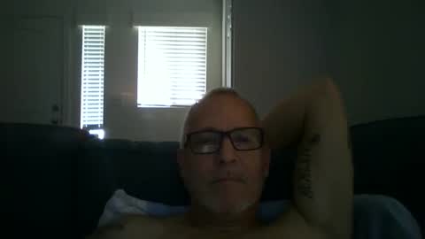 Snapshot of renewaz chatting on 04/19/26, 06:10 Renewaz online show from 04/19/26, 06:10