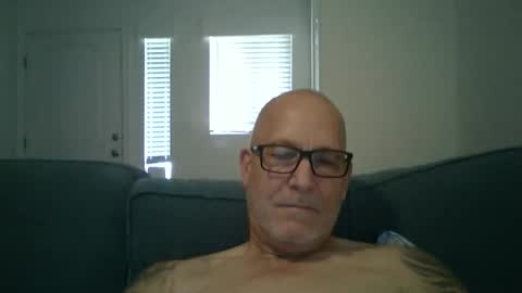 Snapshot of renewaz chatting on 04/24/26, 05:59 Renewaz online show from 04/24/26, 05:59