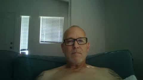 Snapshot of renewaz chatting on 05/11/26, 04:15 Renewaz online show from 05/11/26, 04:15