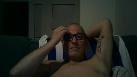 Snapshot of renewaz chatting on 05/16/26, 04:31 Renewaz online show from 05/16/26, 04:31