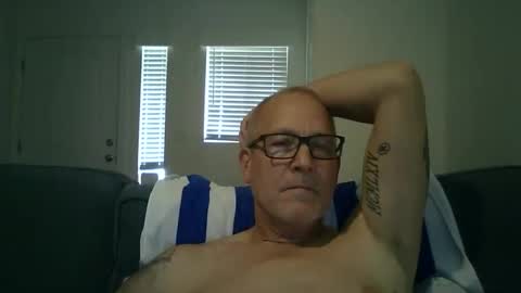 Snapshot of renewaz chatting on 05/17/26, 06:37 Renewaz online show from 05/17/26, 06:37