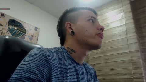 Snapshot of rennesanti chatting on 12/28/24, 04:19 R E N E online show from 12/28/24, 04:19