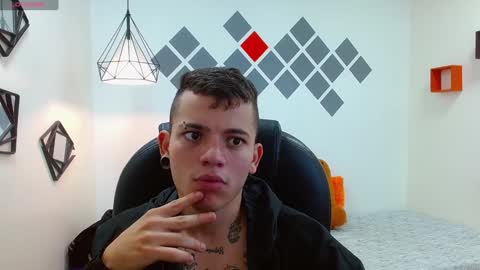 Snapshot of rennesanti chatting on 12/29/24, 04:48 R E N E online show from 12/29/24, 04:48