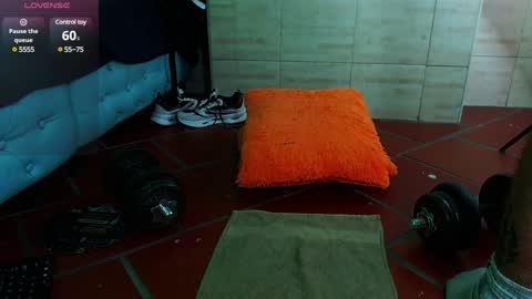 Snapshot of rennesanti chatting on 01/18/25, 10:06 R E N E online show from 01/18/25, 10:06