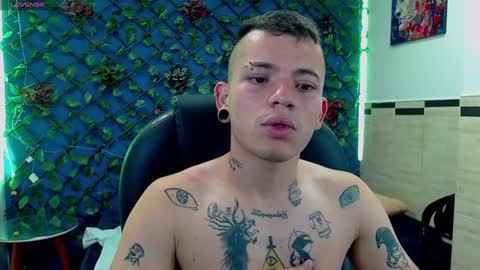 Snapshot of rennesanti chatting on 01/21/25, 03:48 R E N E online show from 01/21/25, 03:48