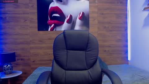 Snapshot of rennesanti chatting on 01/22/25, 08:28 R E N E online show from 01/22/25, 08:28