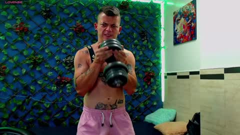 Snapshot of rennesanti chatting on 01/24/25, 09:17 R E N E online show from 01/24/25, 09:17