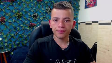 Snapshot of rennesanti chatting on 02/04/25, 03:54 R E N E online show from 02/04/25, 03:54