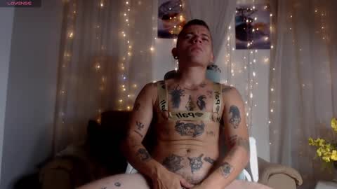 Snapshot of rennesanti chatting on 02/15/25, 02:44 R E N E online show from 02/15/25, 02:44