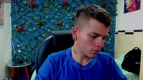 Snapshot of rennesanti chatting on 02/18/25, 04:15 R E N E online show from 02/18/25, 04:15