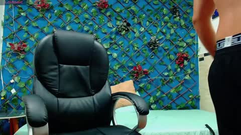 Snapshot of rennesanti chatting on 02/23/25, 05:56 R E N E online show from 02/23/25, 05:56