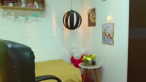 Snapshot of rennesanti chatting on 03/03/25, 12:48 R E N E online show from 03/03/25, 12:48