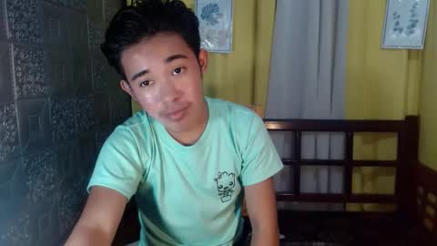 Snapshot of renzamora chatting on 10/28/25, 02:42 rnezamora online show from 10/28/25, 02:42