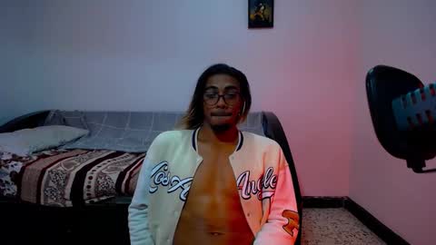 Snapshot of restrainged chatting on 01/21/25, 03:21 Rest online show from 01/21/25, 03:21