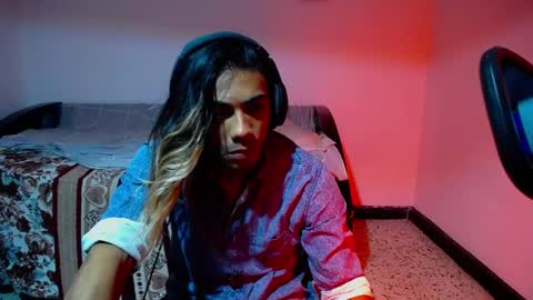 Snapshot of restrainged chatting on 01/25/25, 07:49 Rest online show from 01/25/25, 07:49