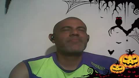 Snapshot of retlam37 chatting on 10/29/25, 04:37 Walter online show from 10/29/25, 04:37