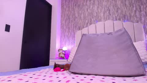 Snapshot of reven_lilith chatting on 11/28/25, 03:09 REVEN online show from 11/28/25, 03:09