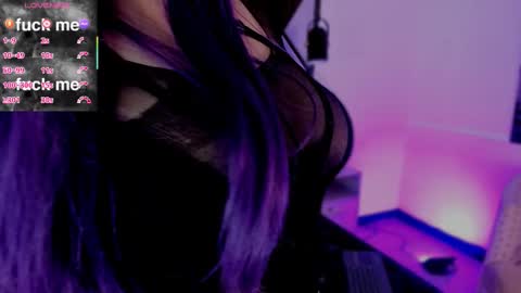 Snapshot of revenmiller_ chatting on 12/05/25, 08:05 Reven online show from 12/05/25, 08:05