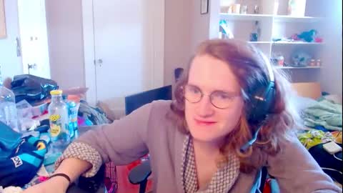 Snapshot of rewpert_ts chatting on 10/31/25, 06:53 rewpert_ts online show from 10/31/25, 06:53