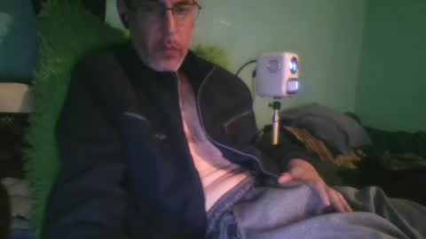 Snapshot of reyes_albert2006 chatting on 12/26/24, 07:03 reyes_albert2006 online show from 12/26/24, 07:03