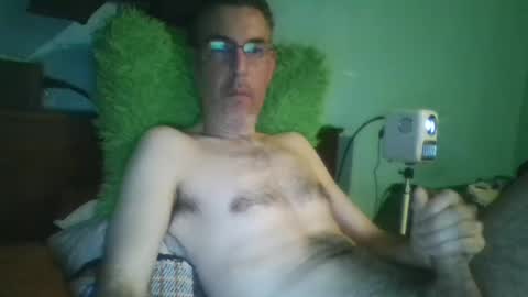 Snapshot of reyes_albert2006 chatting on 02/10/25, 04:52 reyes_albert2006 online show from 02/10/25, 04:52