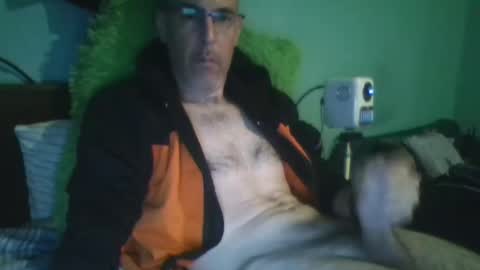 Snapshot of reyes_albert2006 chatting on 11/10/25, 01:15 reyes_albert2006 online show from 11/10/25, 01:15