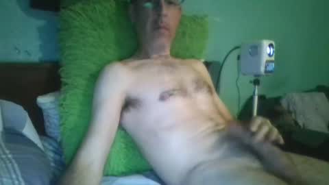 Snapshot of reyes_albert2006 chatting on 11/17/25, 12:22 reyes_albert2006 online show from 11/17/25, 12:22