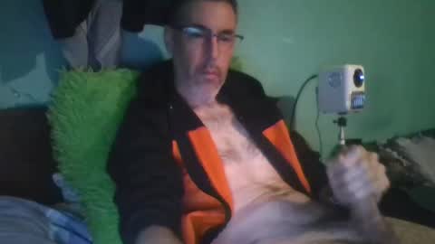 Snapshot of reyes_albert2006 chatting on 11/24/25, 12:54 reyes_albert2006 online show from 11/24/25, 12:54