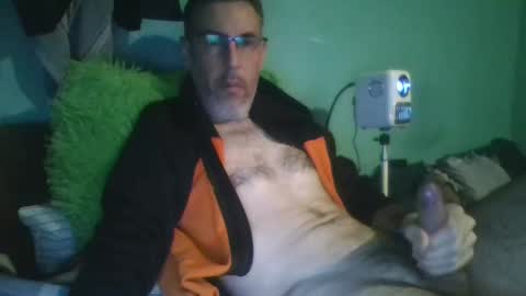 Snapshot of reyes_albert2006 chatting on 11/24/25, 01:00 reyes_albert2006 online show from 11/24/25, 01:00