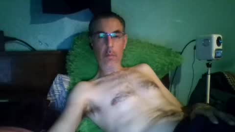 Snapshot of reyes_albert2006 chatting on 05/31/26, 10:22 reyes_albert2006 online show from 05/31/26, 10:22