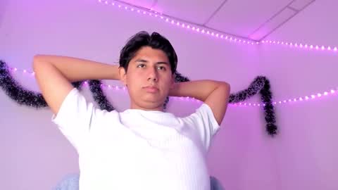 Snapshot of reylatino24 chatting on 01/11/26, 11:10 reylatino24 online show from 01/11/26, 11:10