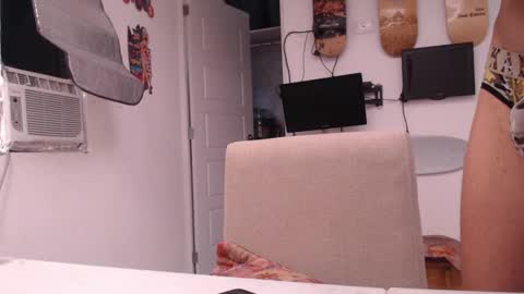 Snapshot of reymond88 chatting on 11/07/25, 10:21 Reymond online show from 11/07/25, 10:21