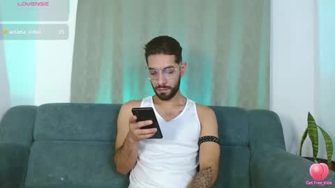 Snapshot of reypablo1 chatting on 10/03/25, 01:02 REY PABLO Independent online show from 10/03/25, 01:02