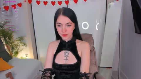 Snapshot of reze_daisies chatting on 02/15/26, 07:32 Reze online show from 02/15/26, 07:32