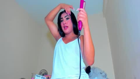 Snapshot of rgmo17 chatting on 10/29/25, 12:02 ROBERTA online show from 10/29/25, 12:02