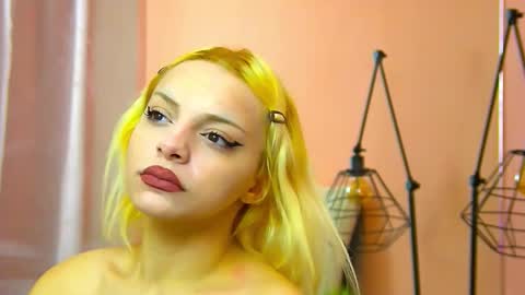 Snapshot of rheaduvall chatting on 02/25/26, 05:17 Rhea online show from 02/25/26, 05:17