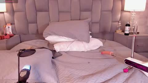 Riana online show from 02/09/25, 08:11