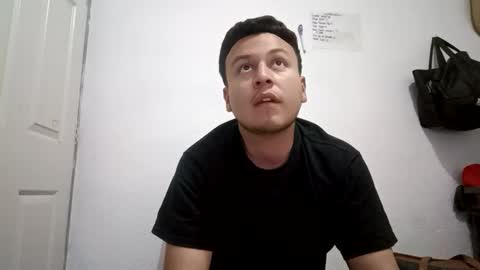 Snapshot of ricardogarcia21 chatting on 01/27/25, 02:31 ricardogarcia21 online show from 01/27/25, 02:31