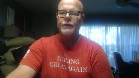 Snapshot of rich32937 chatting on 06/22/26, 12:24 rich32937 online show from 06/22/26, 12:24
