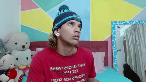 Snapshot of rich_de_la_rosa chatting on 01/23/25, 02:44 rich and kitty online show from 01/23/25, 02:44